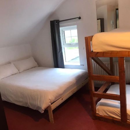 Finn Mccools Giants Causeway Hostel بوشميلس المظهر الخارجي الصورة