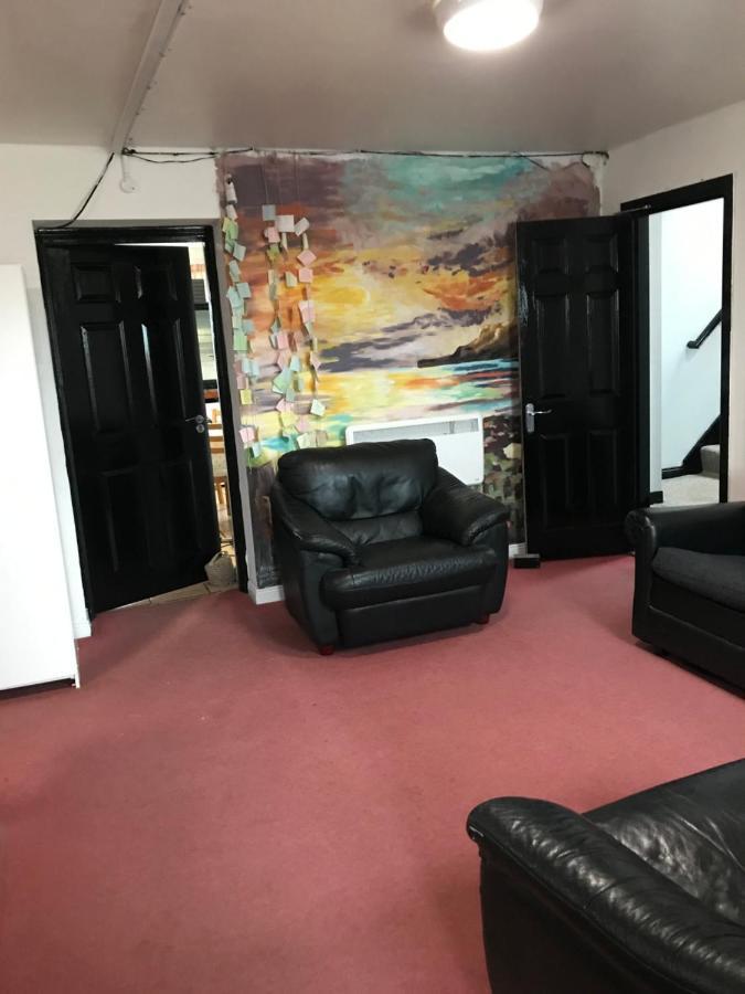 Finn Mccools Giants Causeway Hostel بوشميلس المظهر الخارجي الصورة