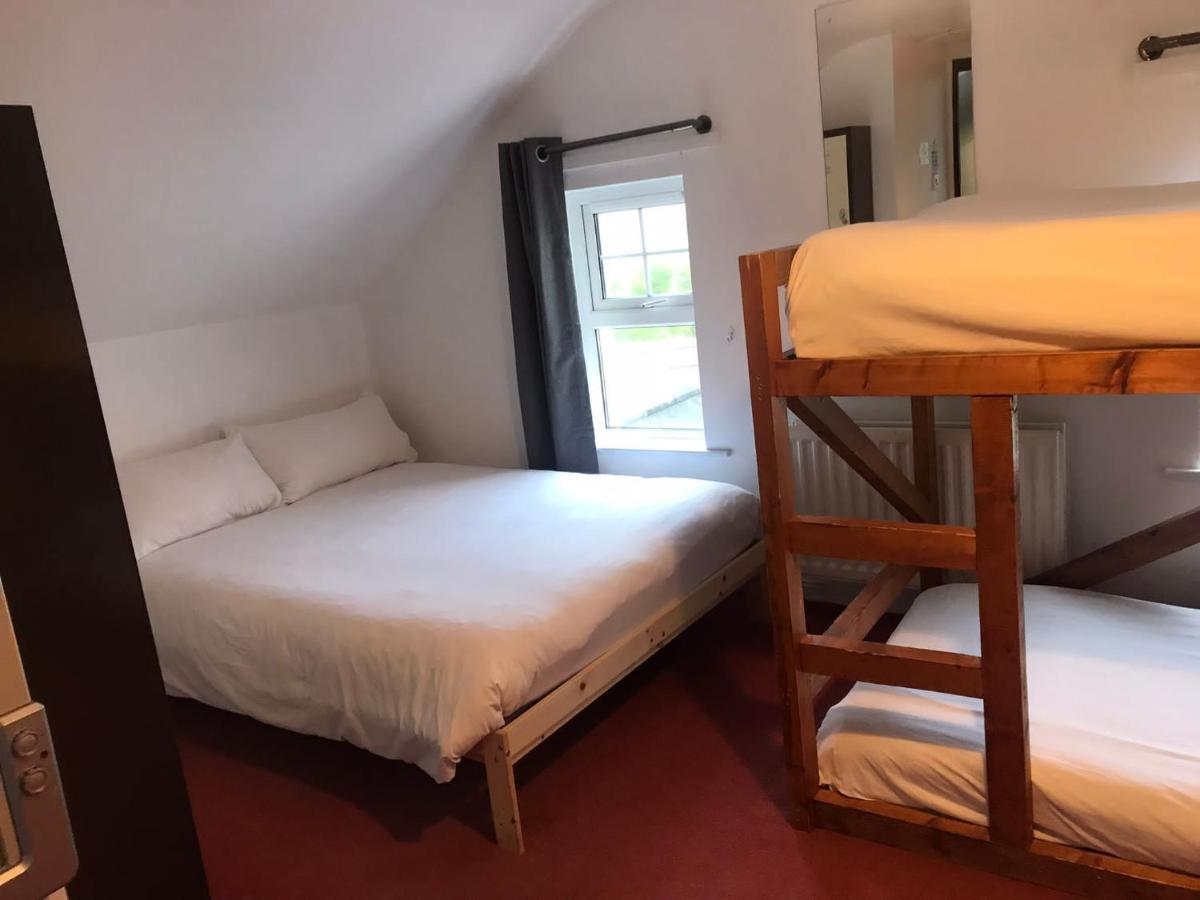 Finn Mccools Giants Causeway Hostel بوشميلس المظهر الخارجي الصورة