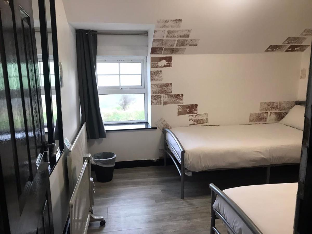 Finn Mccools Giants Causeway Hostel بوشميلس المظهر الخارجي الصورة