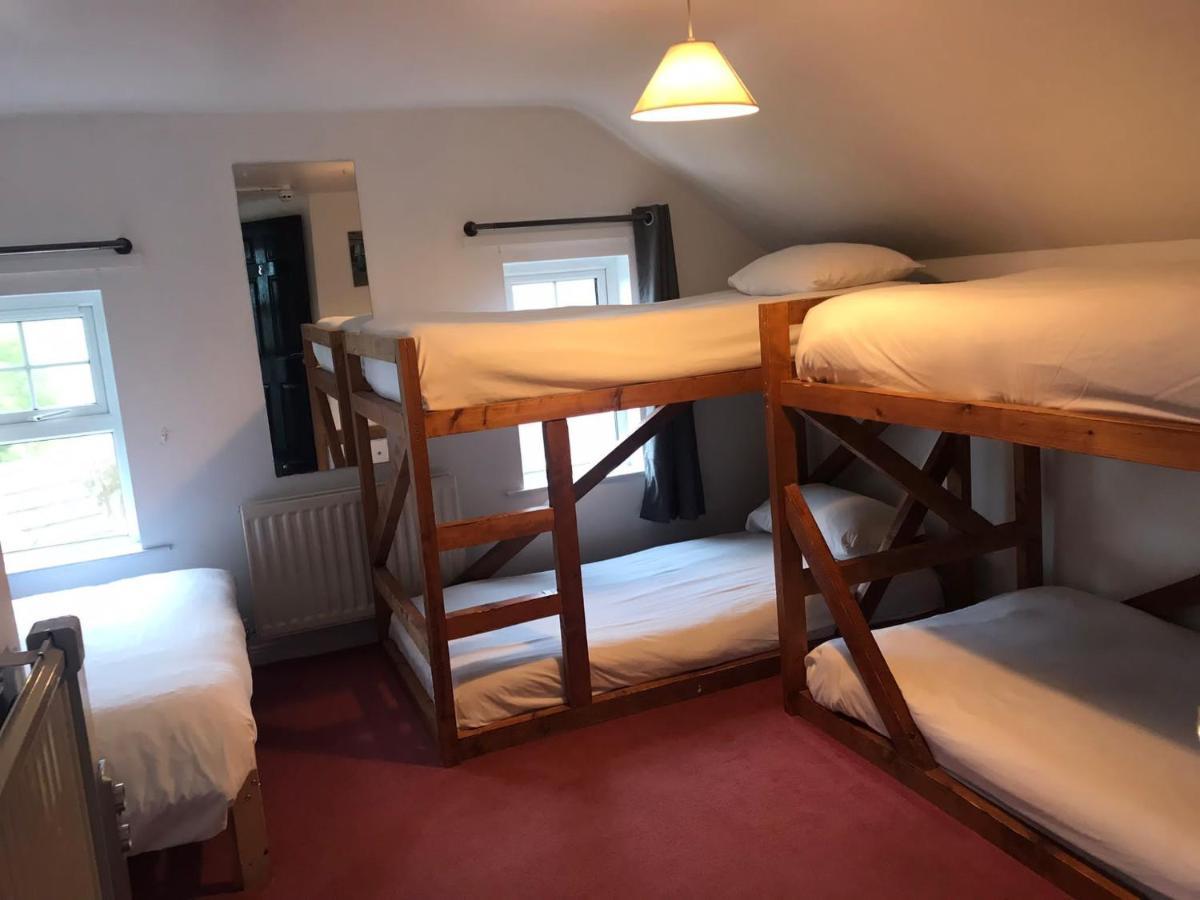 Finn Mccools Giants Causeway Hostel بوشميلس المظهر الخارجي الصورة