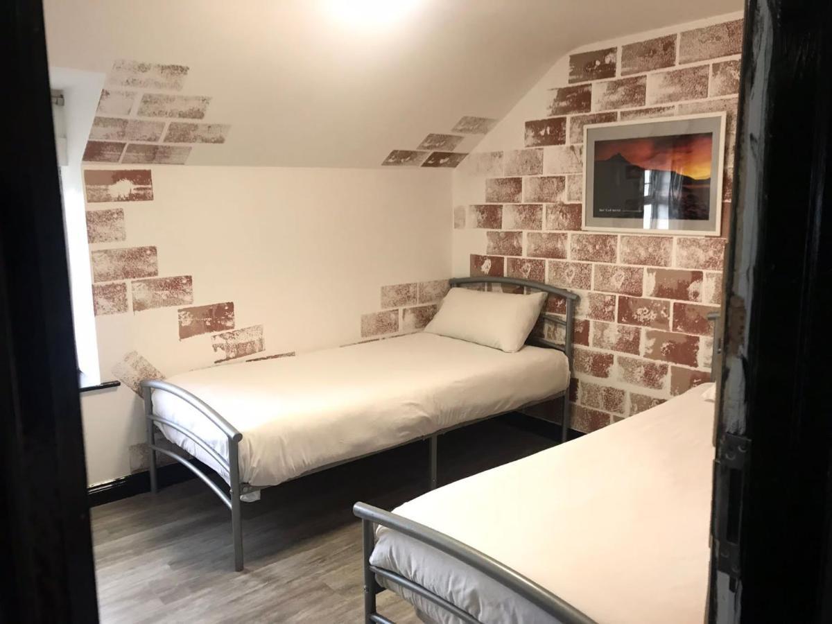 Finn Mccools Giants Causeway Hostel بوشميلس المظهر الخارجي الصورة