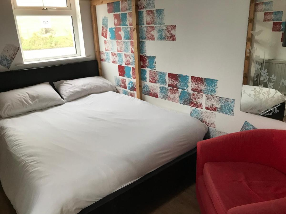 Finn Mccools Giants Causeway Hostel بوشميلس المظهر الخارجي الصورة
