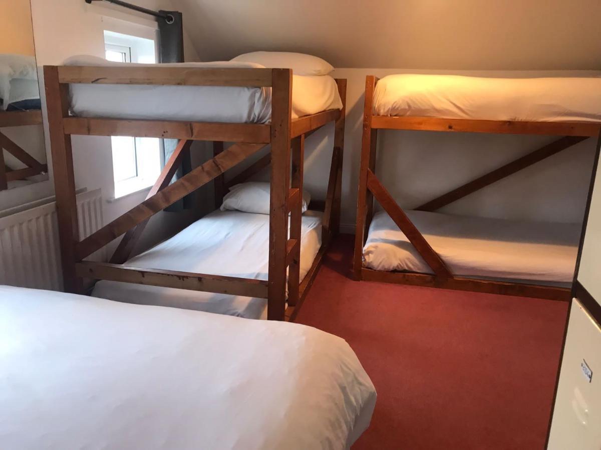 Finn Mccools Giants Causeway Hostel بوشميلس المظهر الخارجي الصورة