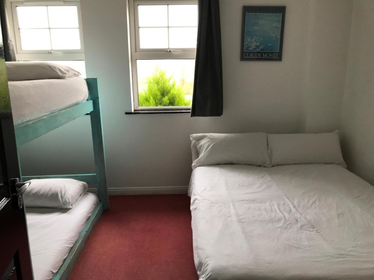 Finn Mccools Giants Causeway Hostel بوشميلس المظهر الخارجي الصورة