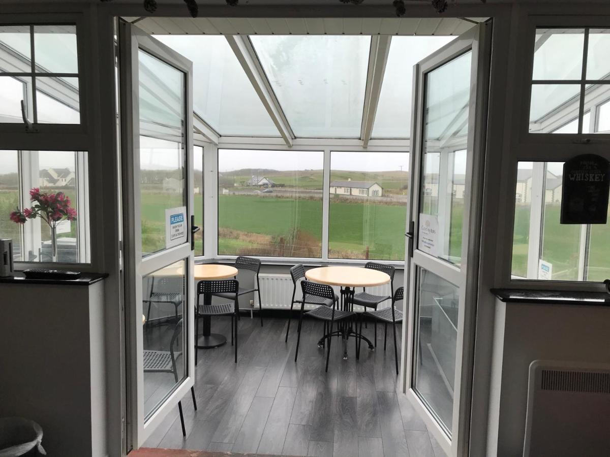 Finn Mccools Giants Causeway Hostel بوشميلس المظهر الخارجي الصورة
