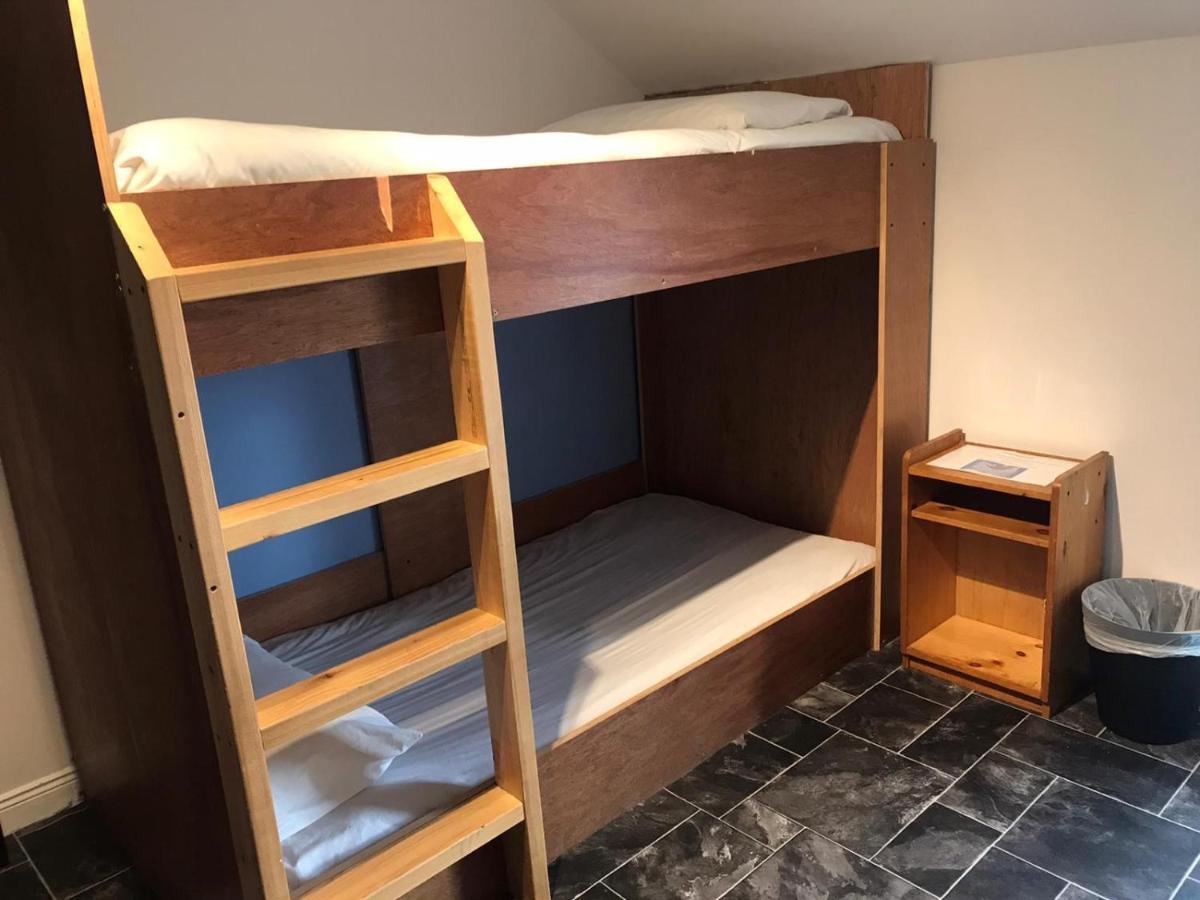 Finn Mccools Giants Causeway Hostel بوشميلس المظهر الخارجي الصورة