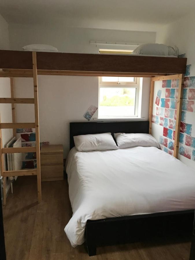 Finn Mccools Giants Causeway Hostel بوشميلس المظهر الخارجي الصورة