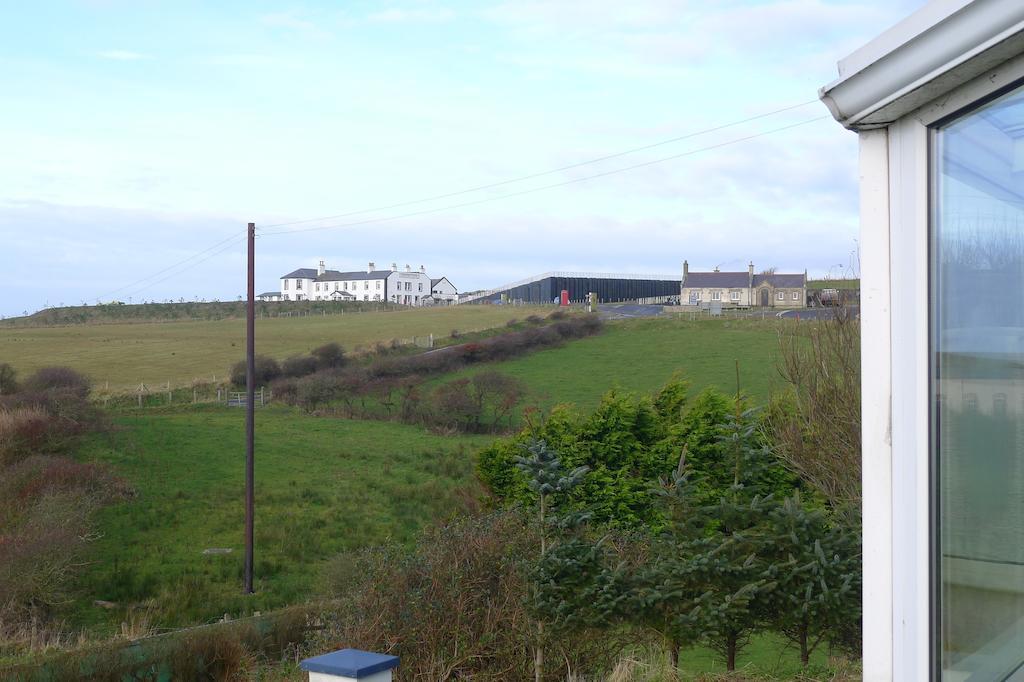 Finn Mccools Giants Causeway Hostel بوشميلس المظهر الخارجي الصورة