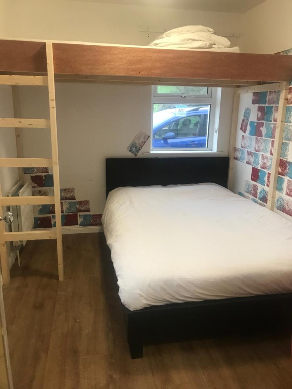 Finn Mccools Giants Causeway Hostel بوشميلس المظهر الخارجي الصورة